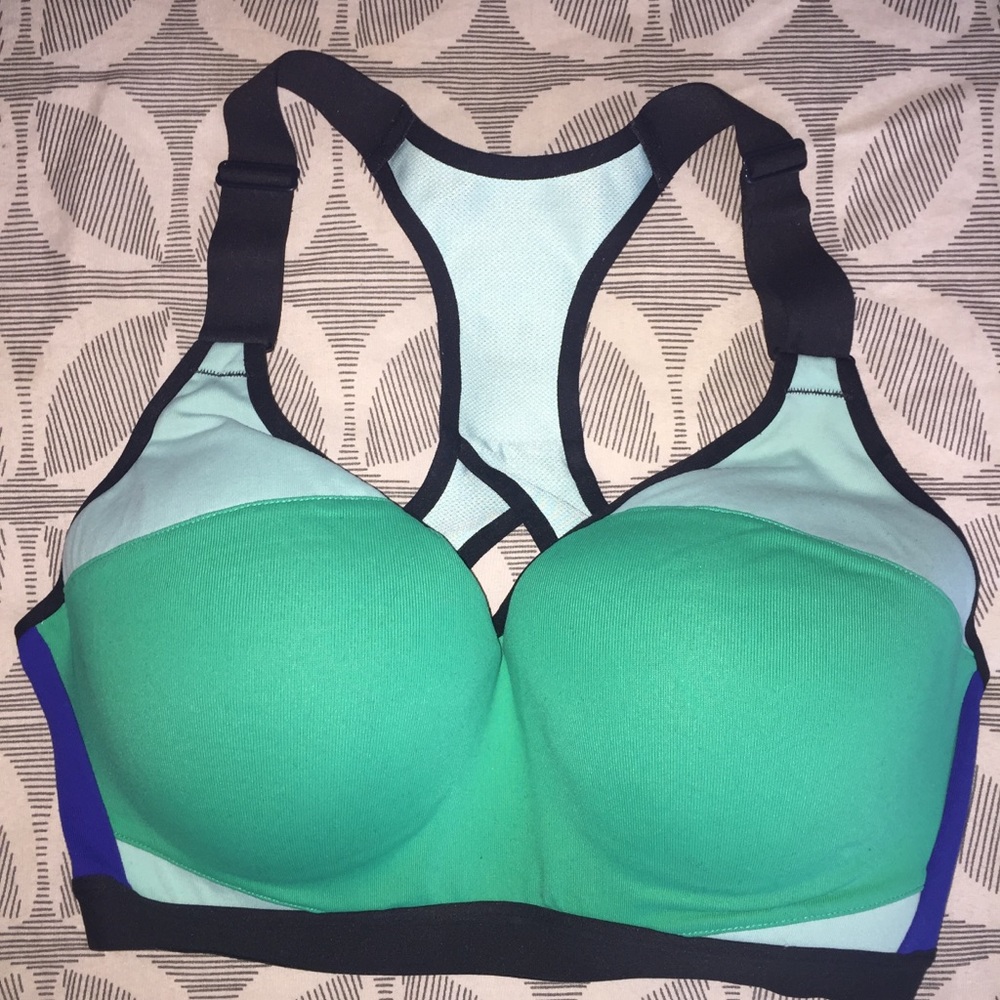 VICTORIA’S SECRET SPORTS BRA